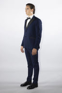 Smoking classico da uomo con rever a lancia in raso