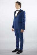 Smoking classico da uomo con rever a lancia in raso