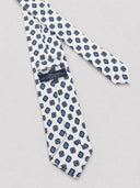 Cravatta uomo 3 pieghe in seta fantasia geometrica bianca e blu