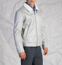 Giubbotto uomo dal taglio moderno con collo morbido