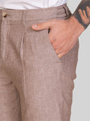 Pantalone uomo sartoriale in lino e cotone spigato con pinces – slim fit