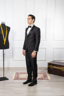 Smoking Uomo Elegante con Rever in Raso e Gilet Doppiopetto – Regular Fit