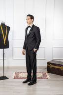 Smoking Uomo Elegante con Rever in Raso e Gilet Doppiopetto – Regular Fit