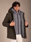 Parka uomo lungo imbottito in tessuto tecnico idrorepellente con cappuccio e doppia chiusura