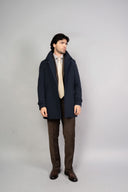 Cappotto uomo tre quarti monopetto con collo classico e chiusura a tre bottoni