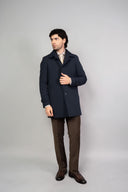 Cappotto uomo tre quarti monopetto con collo classico e chiusura a tre bottoni