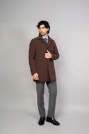 Cappotto uomo tre quarti monopetto con collo classico e chiusura a tre bottoni