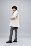Cappotto uomo tre quarti monopetto con collo classico e chiusura a tre bottoni